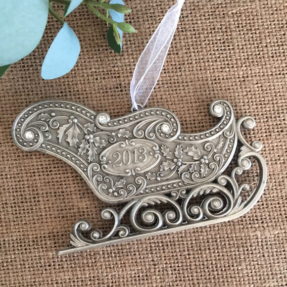 NIB Vintage 2013 Hallmark Santa’s Sleigh Ornament - Picture 2 of 10